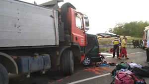Accident grav în Ungaria, în care a fost implicat un microbuz înmatriculat în România: 9 români au murit / Şoferul a transmis LIVE pe Facebook, în momentul impactului | FOTO