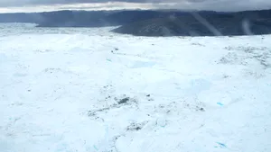 Doi alpinişti români, blocaţi în Groelanda