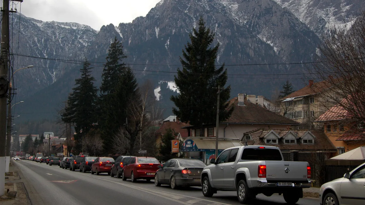 Aglomeraţie pe Valea Prahovei. Se circulă în coloană între Predeal şi Buşteni