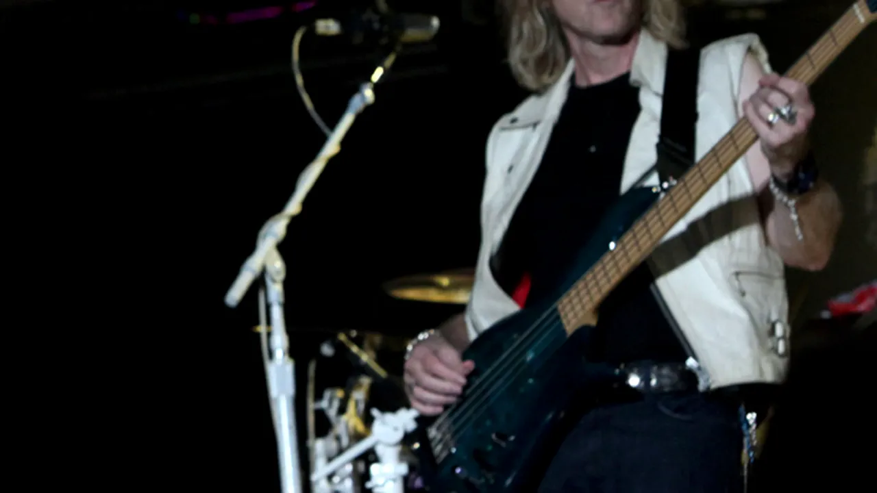 Dezvăluiri făcute de Tom Hamilton, basistul trupei Aerosmith, într-un interviu pentru Apropo.ro