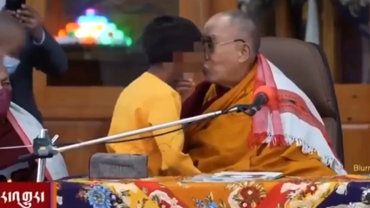 „Suge-mi limba” - imaginile care l-au forţat pe Dalai Lama să-şi ceară scuze

