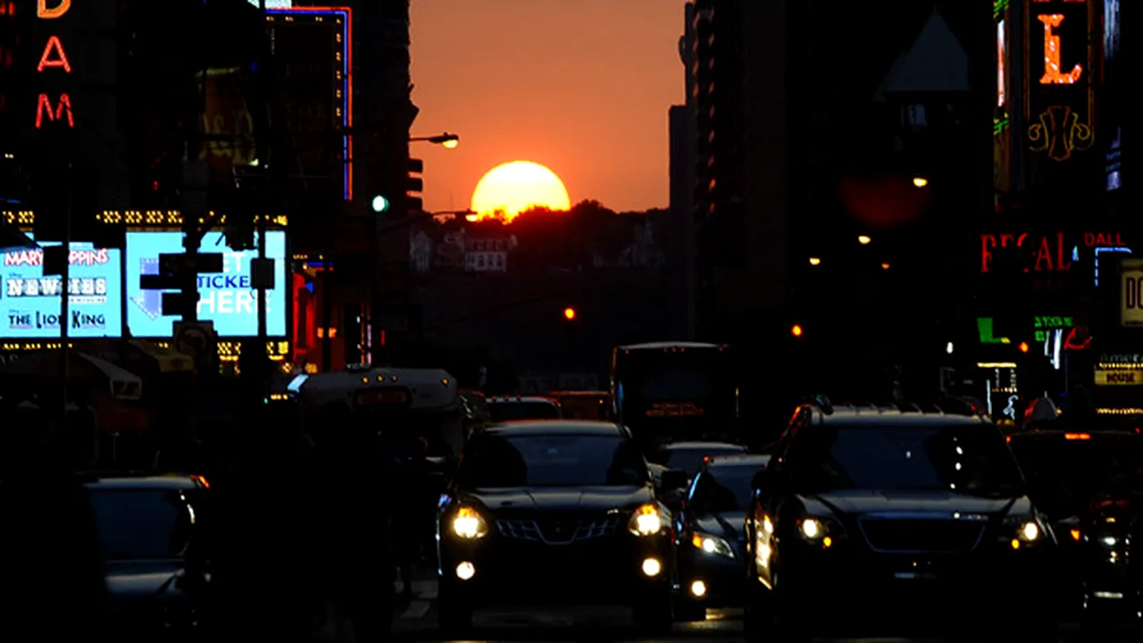 Manhattanhenge - Îmbinarea naturii cu zgârie-norii. Imagini spectaculoase cu fenomenul natural - FOTO