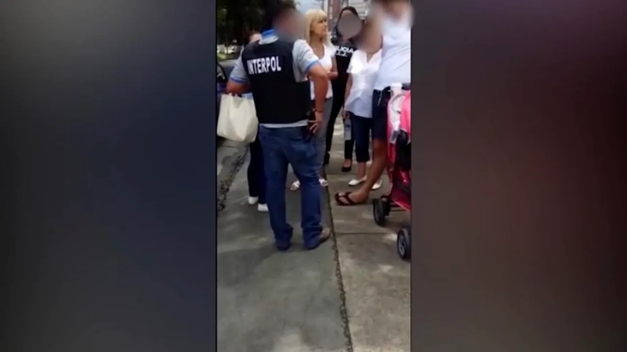 Momentul în care Elena Udrea a fost reţinută pe stradă, în Costa Rica I VIDEO