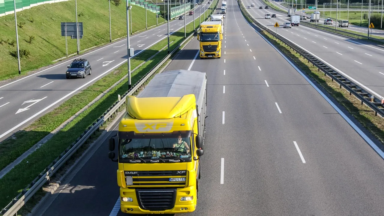 Poliţia de frontieră: Trafic ridicat de TIR-uri la graniţa cu Ungaria