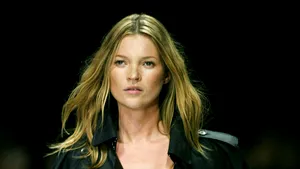 Kate Moss şi-a recâştigat titlul de cea mai bine îmbrăcată femeie