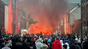 Continuă revoltele în Irlanda de Nord după acuzarea adolescenților români de tentativă de viol