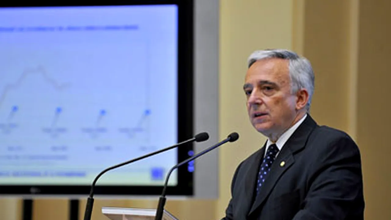 Isărescu: Cheltuielile cu salariile şi bunurile au fost singurele care au crescut în primul semestru