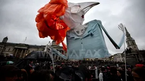 Londra: Sute de contestatari ai lui Margaret Thatcher au sărbătorit decesul acesteia în Trafalgar Square