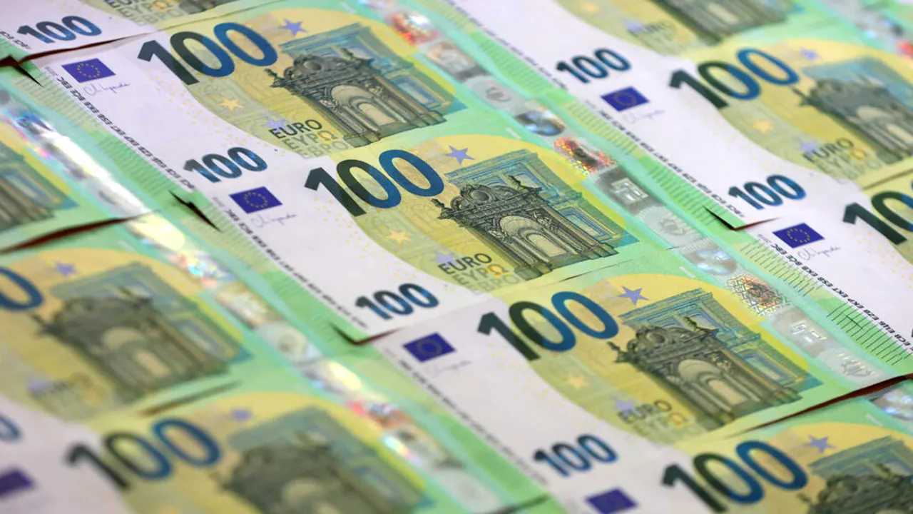 Curs valutar, 25 septembrie. Euro și aurul s-au oprit din creștere