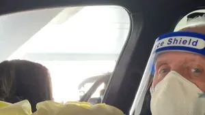 VIDEO Anthony Hopkins s-a vaccinat împotriva COVID-19. Actorul vede „lumina de la capătul tunelului”