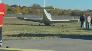Incident aviatic pe Aeroportul Băneasa. Un avion-școală a aterizat forțat | Explicațiile CNAB
