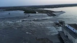 Avertisment: apele care se revarsă în urma atacului asupra barajului ucrainean conţin mine explozive