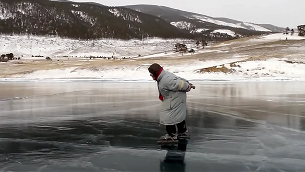 Bătrâna care patinează pe lacul Baikal. Cum arată viaţa Liubovei la un an distanţă după ce povestea ei a cucerit Internetul | VIDEO