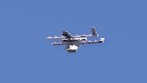 Primul serviciu de livrare cu drone a primit aprobările necesare. Ce reguli trebuie să urmeze „roboţii curieri” 