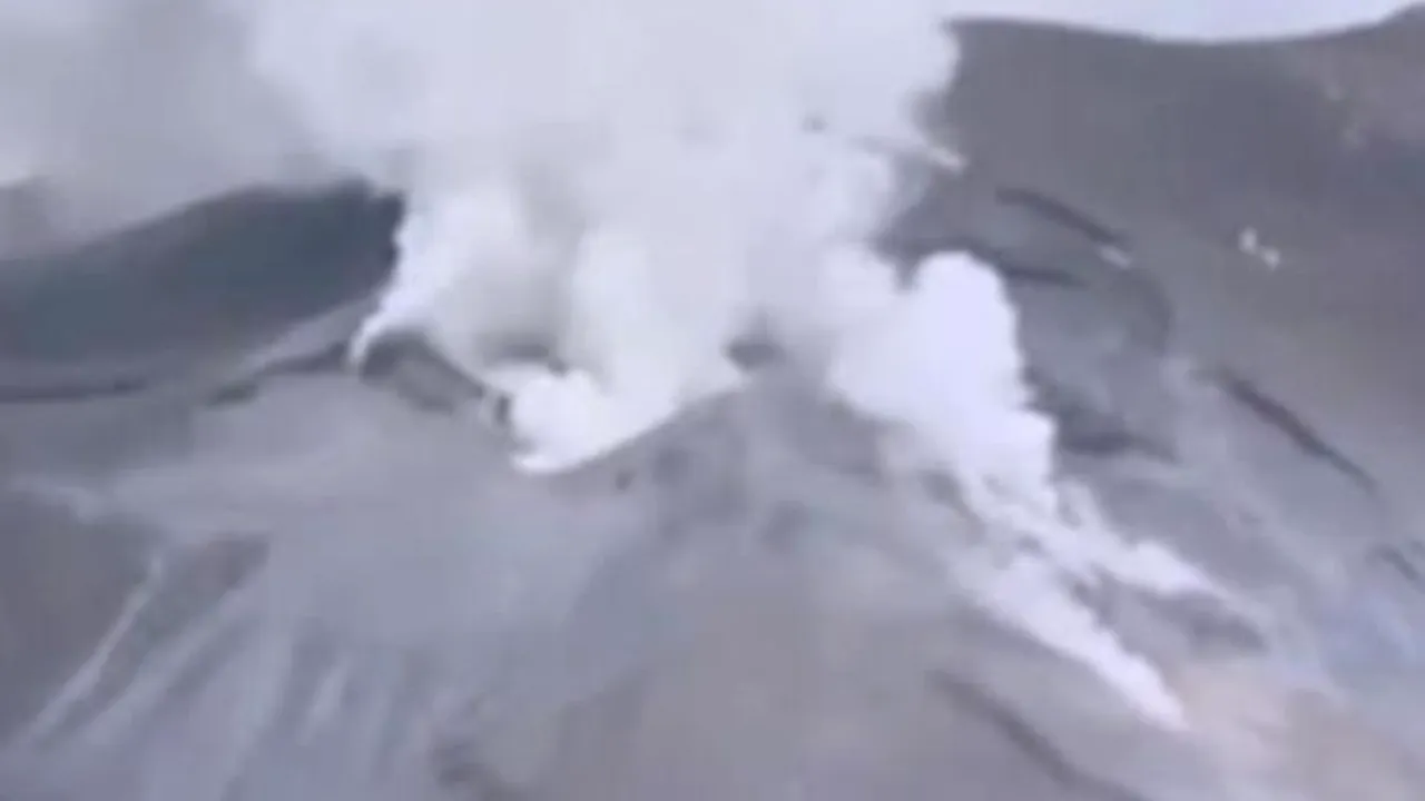 Muntele Tongariro din Noua Zeelandă a erupt cenuşă - VIDEO