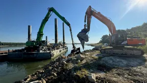 SOCIAL Operațiunea de scufundare a celor patru barje în Dunăre, pentru creșterea debitului spre Centrala de la Cernavodă, a fost amânată pentru joi