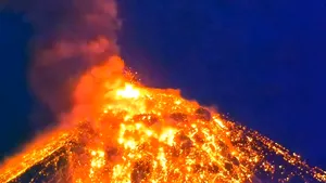 Alertă maximă după erupția vulcanului Fuego. Locuitorii sunt evacuați în grabă