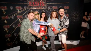 „ELVIS” aplaudat îndelung de celebrităţi la avanpremiera de gală de la Cineplexx Băneasa