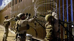 Trump autorizează armata SUA să preia controlul terenurilor de la frontiera cu Mexicul