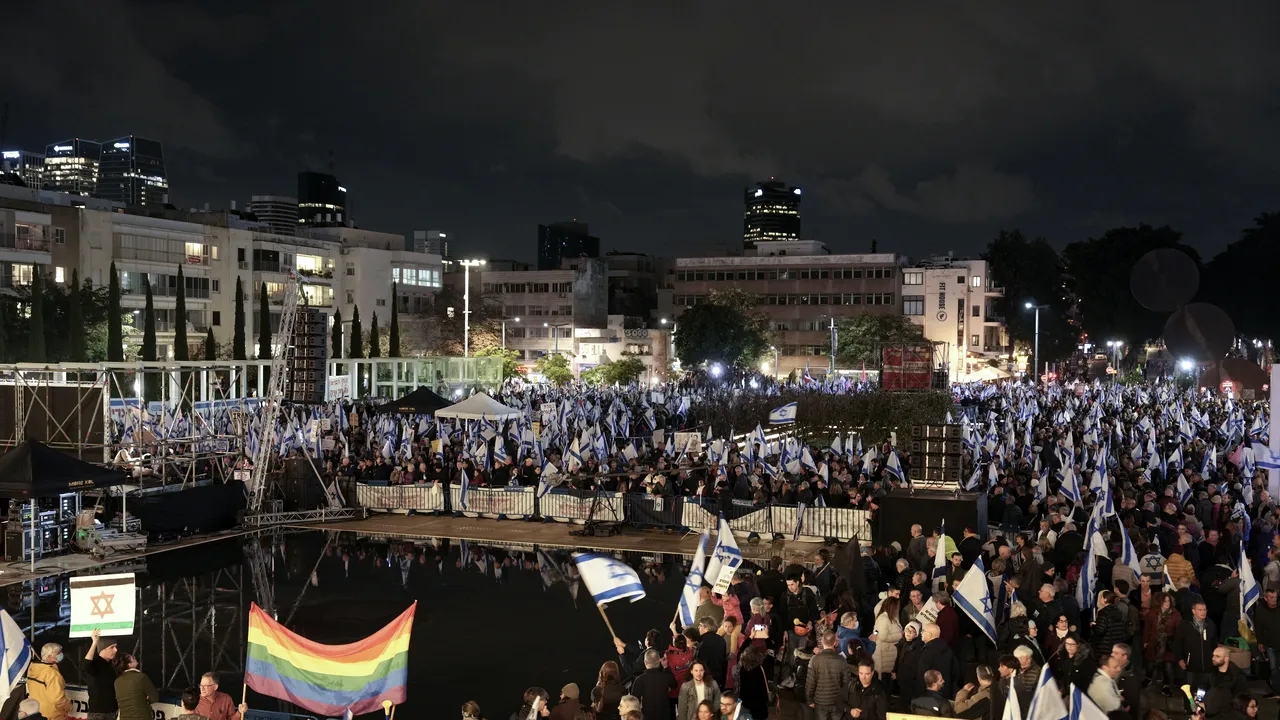 Netanyahu vrea în continuare să revizuiască sistemul judiciar din Israel, în ciuda protestelor