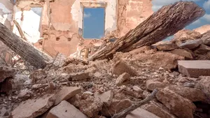 O clădire cu două etaje s-a prăbușit. Trei persoane au murit, inclusiv un copil