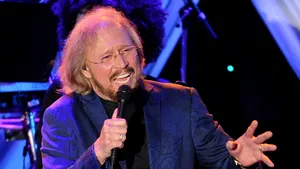 Ringo Starr şi Barry Gibb de la Bee Gees, ridicaţi la rang de cavaler de regina Elisabeta a II-a