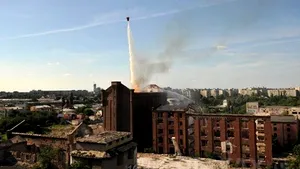 Incendiul de la Moara lui Assan din Capitală a fost stins. Intervenţia pompierilor a durat peste 28 de ore