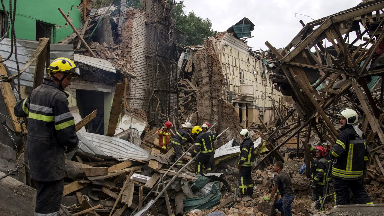 Războiul din Ucraina, ziua 154. Forţele ucrainene au atacat un pod strategic din Herson / Rusia transformă gazele în „armă