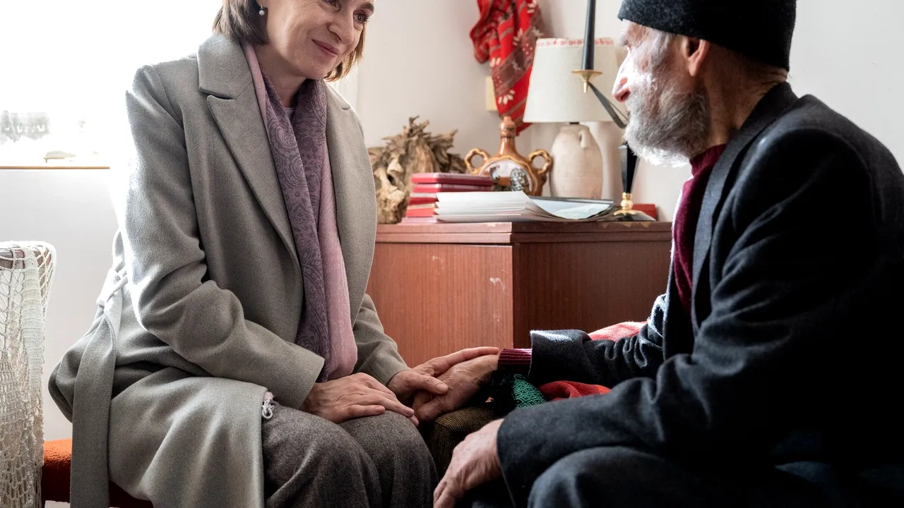 Maia Sandu, de vorbă cu cel mai bătrân alegător din Republica Moldova