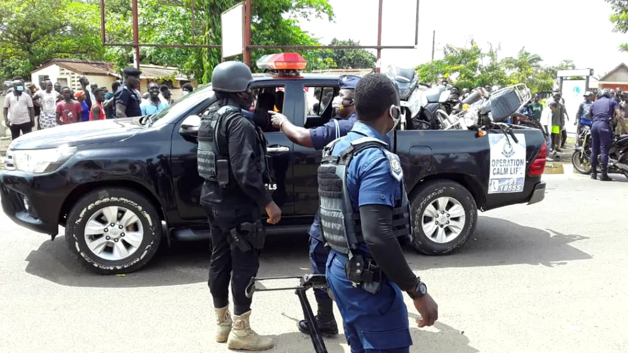 Un jaf de 1 milion de dolari comis de două menajere a dus la arestarea unui ministru din Ghana