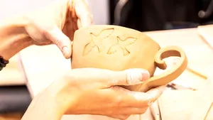Bijuteriile din ceramică au luat locul celor clasice, din aur sau argint