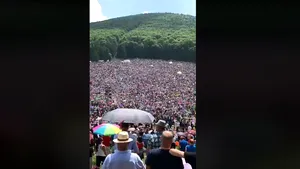 Peste 100.000 de persoane au participat la pelerinajul de Rusalii de la Şumuleu Ciuc | VIDEO