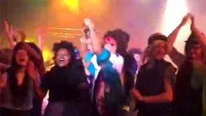 Cel puţin 12 răniţi în statul american Indiana, după prăbuşirea unei scene la un liceu