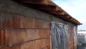 Poliţiştii din Capitală au dat o amendă de 40.000 de lei pentru lucrări fără autorizaţie făcute pe terasa unui imobil 