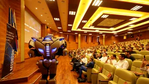 Unul dintre cei mai faimoşi roboţi din lume, care cântă şi dansează, a ajuns la Timişoara |  FOTO