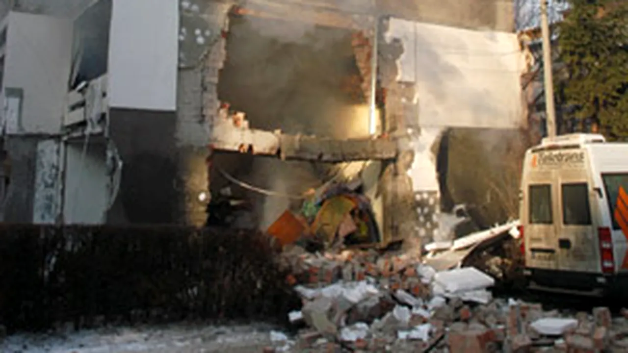 Explozie puternică într-un bloc din Bacău, în urma unor scurgeri de gaz dintr-o butelie