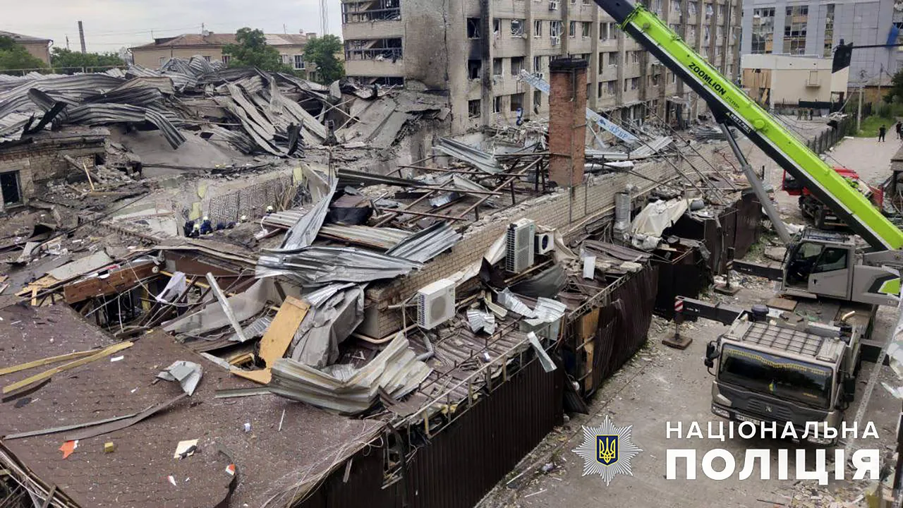 Războiul din Ucraina, ziua 490. Atac în centrul oraşului Kramatorsk: morţi şi zeci de răniţi / Un general rus, bănuit să ştia de planurile lui Prigojin / Vizită neanunţată la Kiev a unui preşedinte de stat / Un înalt oficial ucrainean spune că loviturile răsunătoare ale contraofensivei sunt pe cale să vină / 3 ţări cer ca Wagner să fie declarată organizaţie teroristă