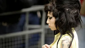 Amy Winehouse a negat că ar fi agresat o admiratoare