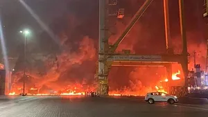 Portul Jebel Ali, cel mai important din Dubai, a fost cuprins de flăcări. Explozia s-a auzit în tot oraşul UPDATE: Incendiul a fost stins