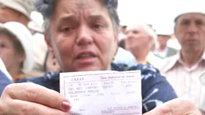 Protest al pensionarilor la sediul Prefecturii Galaţi