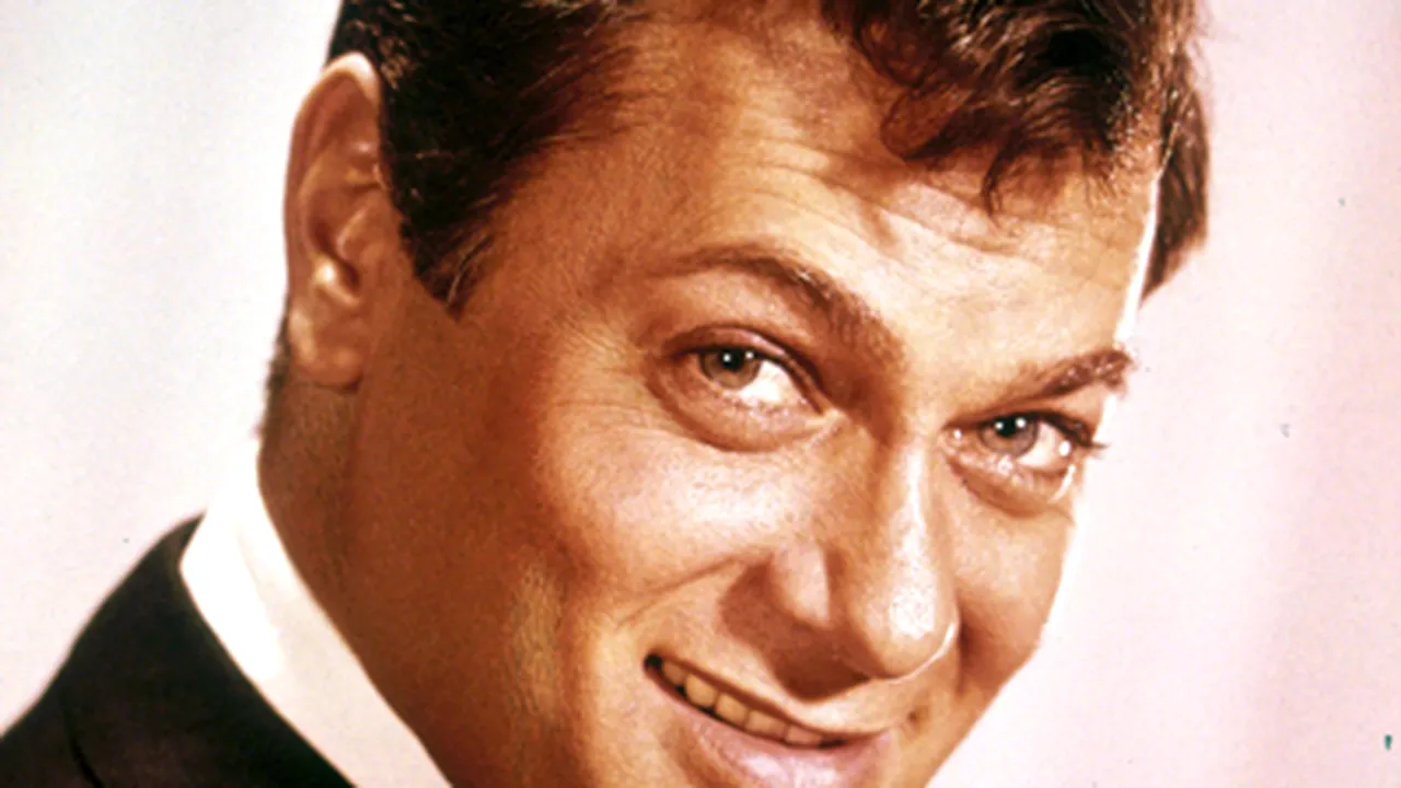 Tony Curtis: Marilyn Monroe a fost însărcinată cu copilul meu