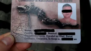 Bărbat cu buletin de „născut viu”, amendat de poliţişti, după ce şi-a parcat maşina într-un loc interzis | FOTO
