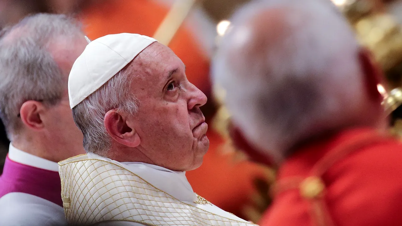 Vaticanul se gândeşte la posibilitatea de a permite bărbaţilor căsătoriţi să devină preoţi. Episcopii tradiţionalişti critică aspru demersul