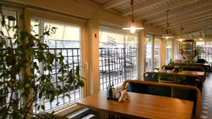 Prima zi după redeschiderea restaurantelor a adus încasări mai mari. Managerii cer clarificări suplimentare legate de ora închiderii