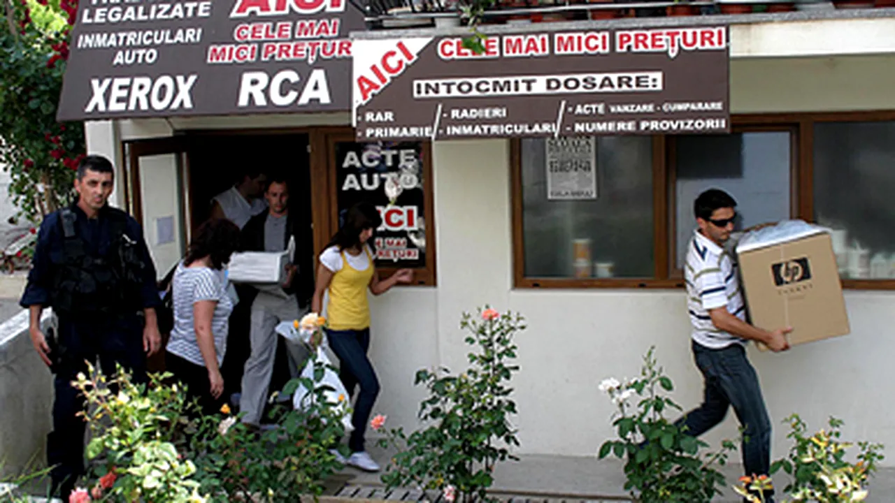 Două persoane, arestate la Satu Mare în scandalul permiselor de la Piteşti