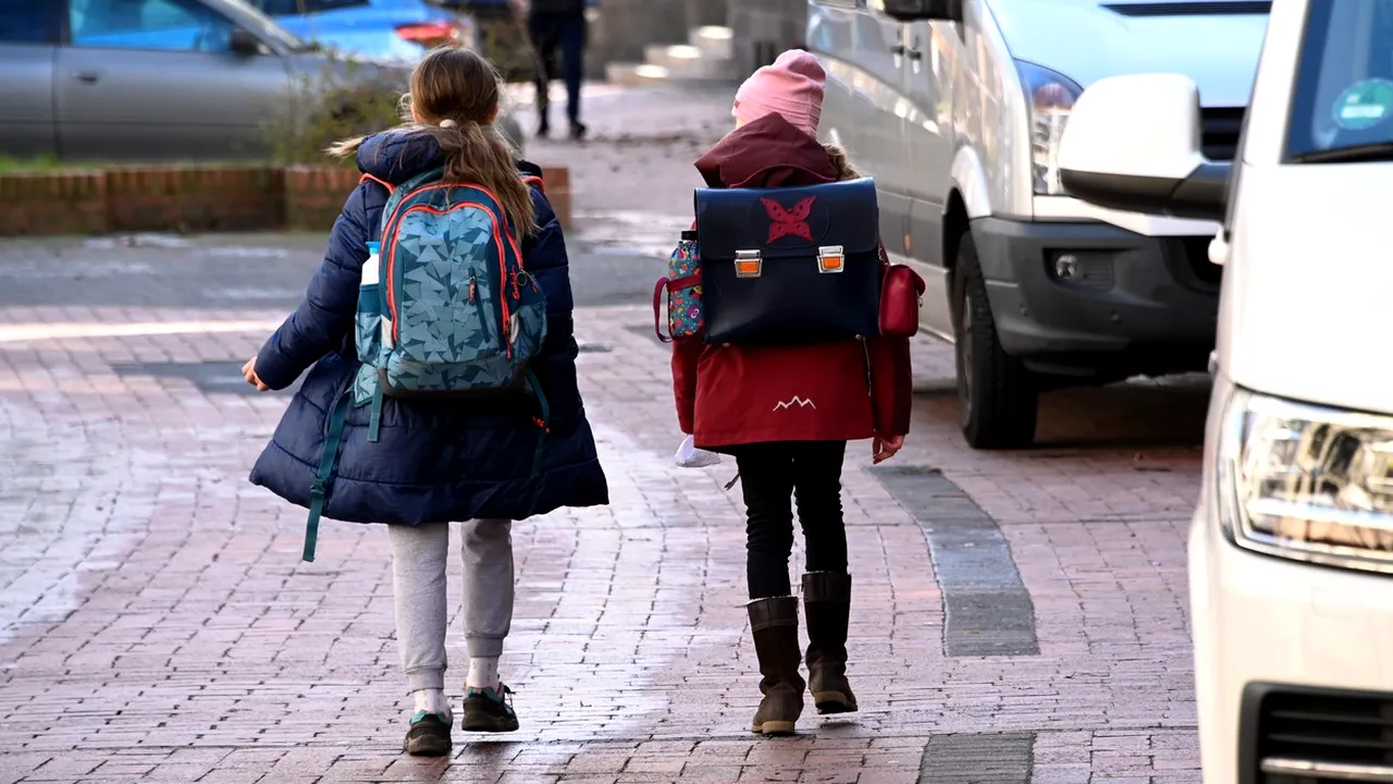 Repetarea anului ŞCOLAR, unul dintre scenariile vehiculate de vicepremierul Turcan. Ministrul Educaţiei exclude pe moment îngheţarea anului