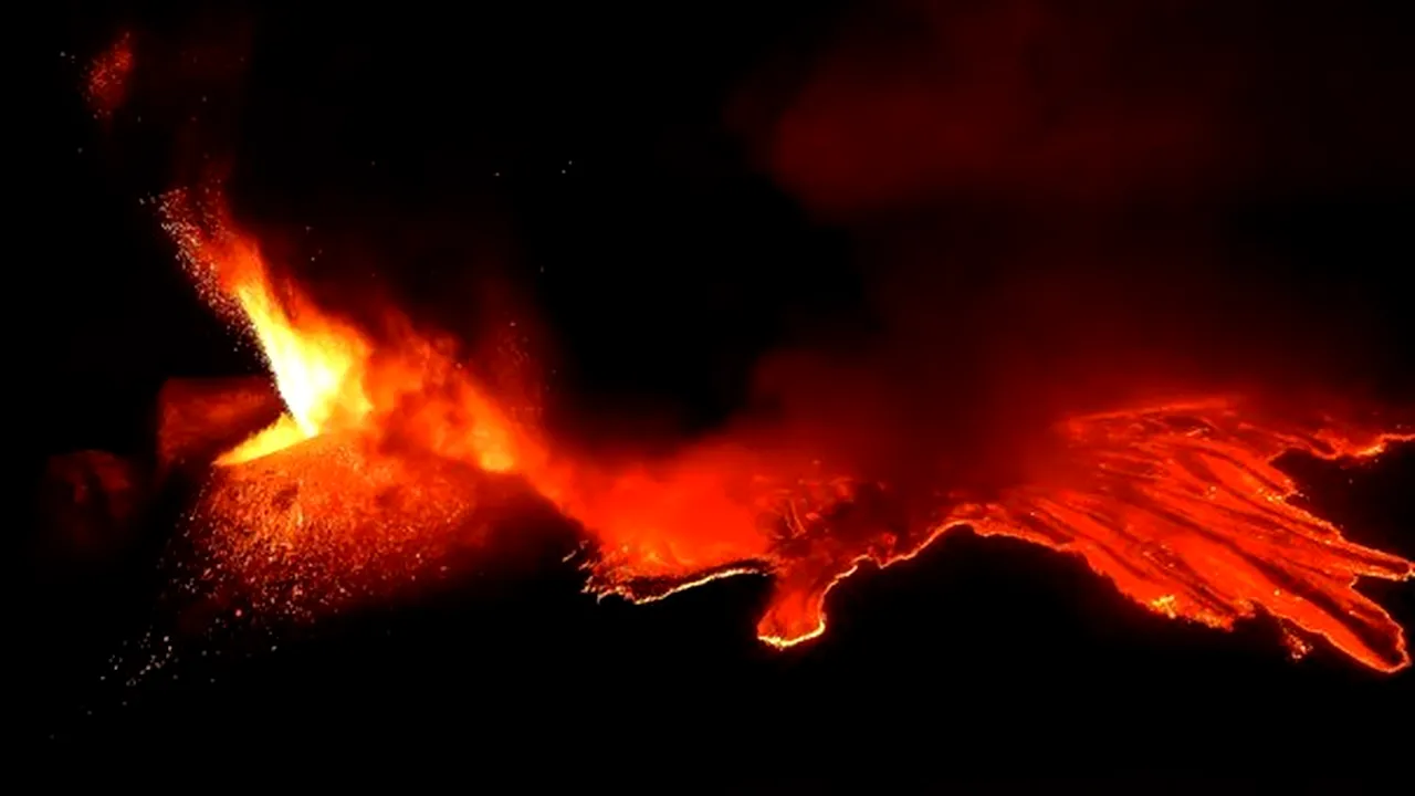 VULCANUL Santorini se pregăteşte de ERUPŢIE? Bula de MAGMĂ a ridicat insula cu 14 cm