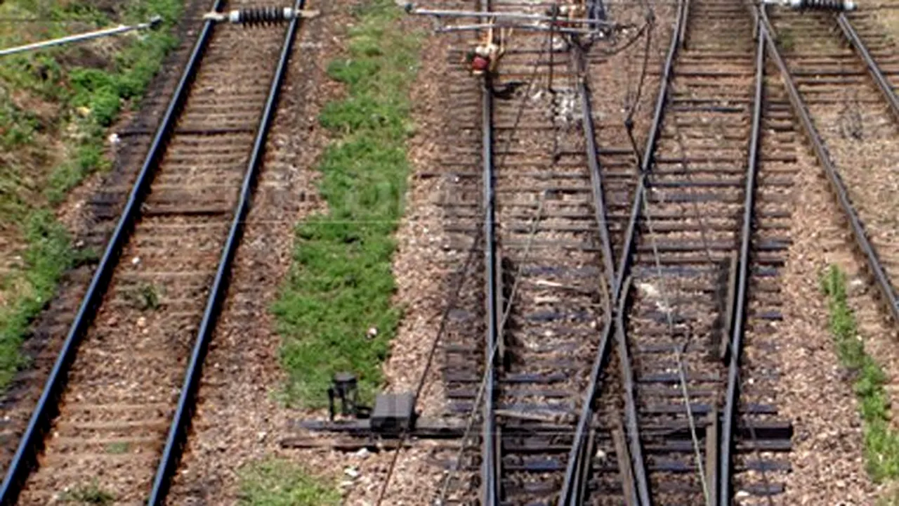 Mehedinţi: Circulaţie feroviară blocată după ce un vagon al unui tren de marfă a deraiat