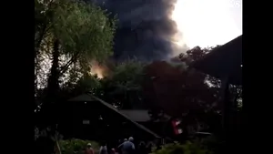 INCENDIU devastator în al doilea cel mai popular PARC de distracţii din Europa, după Disneyland Paris. Răniţi, printre cele 25.000 de persoane evacuate - VIDEO