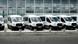 Ministerul Tineretului şi Sportului a primit de la MDRAP o sută de microbuze pentru transportul sportivilor - FOTO